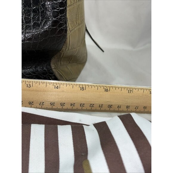 Henri Bendel New York Alligator Embossed Large Leather Handbag With Dust Bag - Picture 13 of 16